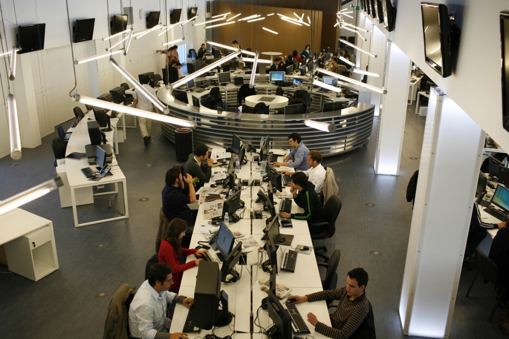 a busy modern newsroom