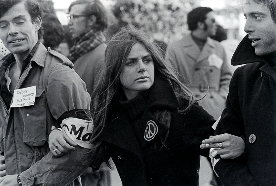Pretty peace marcher, 1969. Photo by Ron Sherman.